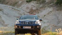 Toyota Land Cruiser 4.0 V6 (3d) - widok z przodu