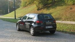 Alfa Romeo 147 1.9 JTD 16V Multijet - widok z tyłu