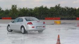 Chrysler Sebring II Sedan 2.0 i 16V 141KM 104kW 2000-2006