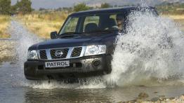 Nissan Patrol 2005 - widok z przodu