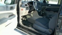 Ford Focus 2.0 Sport - galeria redakcyjna - widok ogólny wnętrza z przodu