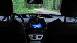 Czy wtyczka bardzo zmienia wygląd samochodu? Porównanie Priusa Plug-in z odmianą hybrydową Prius HEV