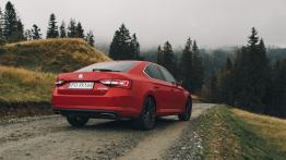 Napęd 4x4 w Skodzie Superb – czy to coś zmienia?