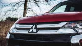 Mitsubishi Outlander 2.0 4WD CVT - galeria redakcyjna - grill