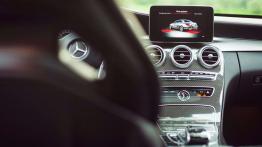 Mercedes-Benz Klasa C 450 AMG Sport - galeria redakcyjna - konsola ?rodkowa