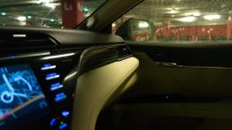 Toyota Camry 2.5 Hybrid Dynamic Force 218 KM- galeria redakcyjna - widok ogólny wnętrza z przodu