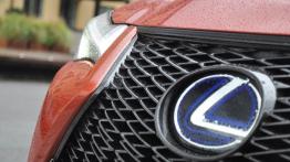 Lexus UX - galeria redakcyjna - logo