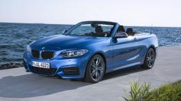 BMW M235i Cabrio (2015) - lewy bok