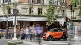 Smart fortwo III (2015) w Paryżu - lewy bok