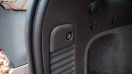 Jeep Grand Cherokee IV Facelifting - galeria redakcyjna (2) - przycisk do zamykania bagażnika
