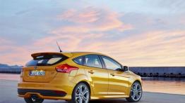 Ford Focus III ST Hatchback Facelifting 2.0 (2015) - widok z tyłu