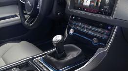 Jaguar XF II 2.0d R-Sport (2016) - dźwignia zmiany biegów