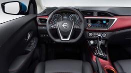 Nissan Lannia (2015) - kokpit