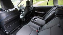 Subaru Levorg 1.6 GT 170 KM (2016) - galeria redakcyjna - tylna kanapa, podłokietnik rozłożony