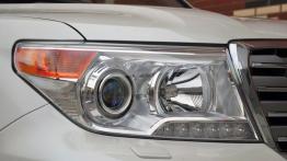 Toyota Land Cruiser V8 Terenowy Facelifting 4.6 VVT-i 318KM - galeria redakcyjna - prawy przedni ref