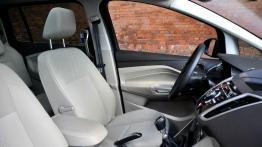 Ford C-MAX II Grand C-MAX 1.6 EcoBoost 150KM - galeria redakcyjna - widok ogólny wnętrza z przodu