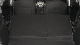 Hyundai i20 Hatchback 5d Facelifting 1.2 DOHC 85KM - galeria redakcyjna - tylna kanapa złożona, wido