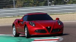 Alfa Romeo 4C (2013) - widok z przodu