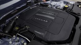 Jaguar F-Type V6 Satellite Grey - maska otwarta