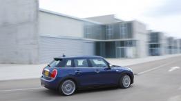 Mini Cooper D 2014 - wersja 5-drzwiowa - prawy bok