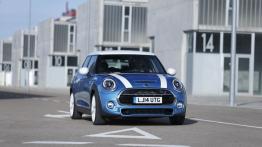 Mini Cooper S 2014 - wersja 5-drzwiowa - widok z przodu