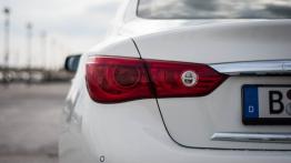 Infiniti Q50 2.2d 170KM - galeria redakcyjna - lewy tylny reflektor - wyłączony