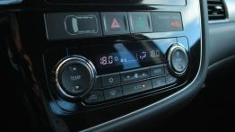 Mitsubishi Outlander III Facelifting - galeria redakcyjna - panel sterowania wentylacją i nawiewem