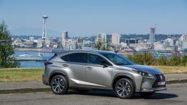 Lexus NX 300h F-Sport (2015) w Seattle - prawy bok
