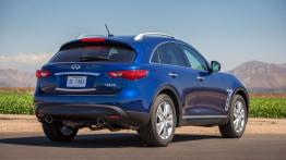 Infiniti QX70 (2014) - widok z tyłu