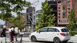 Mercedes klasy B Electric Drive (2014) - wersja europejska - widok z tyłu