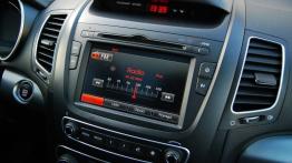 Kia Sorento II Facelifting 2.2 CRDi - galeria redakcyjna - radio/cd/panel lcd
