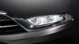 Chrysler 200C (2015) - zderzak przedni