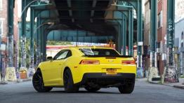 Chevrolet Camaro V Coupe 1LE Facelifting (2014) - widok z tyłu