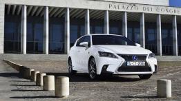 Lexus CT 200h Facelifting (2014) - widok z przodu