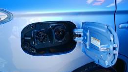 Mitsubishi Outlander III PHEV - galeria redakcyjna - gniazdo ładowania