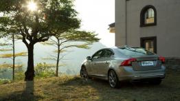 Volvo S60L (2014) - widok z tyłu