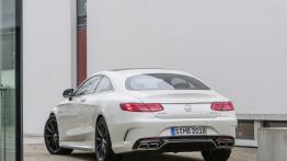 Mercedes S63 AMG Coupe (2014) - widok z tyłu