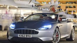 Aston Martin DB9 Facelifting Volante - widok z przodu