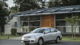 Nissan Almera 2013 - lewy bok