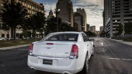 Chrysler 300 Motown Edition - widok z tyłu