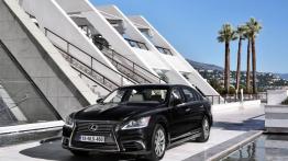 Lexus LS 460L (2013) - widok z przodu