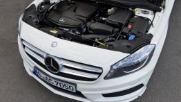 Mercedes A 250 Sport (W176) 2012 - maska otwarta
