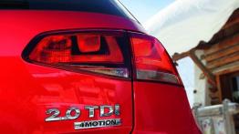 Volkswagen Golf VII 4Motion - prawy tylny reflektor - włączony