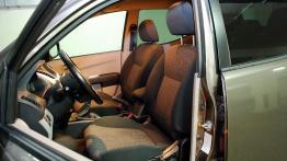 Mitsubishi L200 IV Double Cab 2.5 HP DOHC 178KM - galeria redakcyjna - widok ogólny wnętrza z przodu
