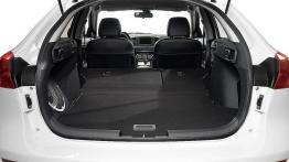 Mitsubishi Lancer Ralliart Sportback - tylna kanapa złożona, widok z bagażnika
