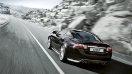 Jaguar XKR-S - widok z tyłu