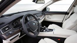BMW Gran Turismo - widok ogólny wnętrza z przodu