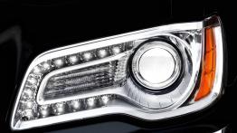 Chrysler 300 - lewy przedni reflektor - włączony