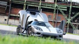 Koenigsegg CCR Edo Competition - przód - reflektory wyłączone