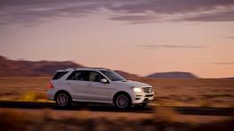 Mercedes klasa M 2012 - prawy bok